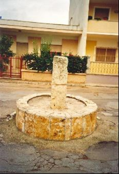 Tutino - via San Leonardo - Menhir